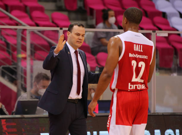 的双重角色 的双重角色